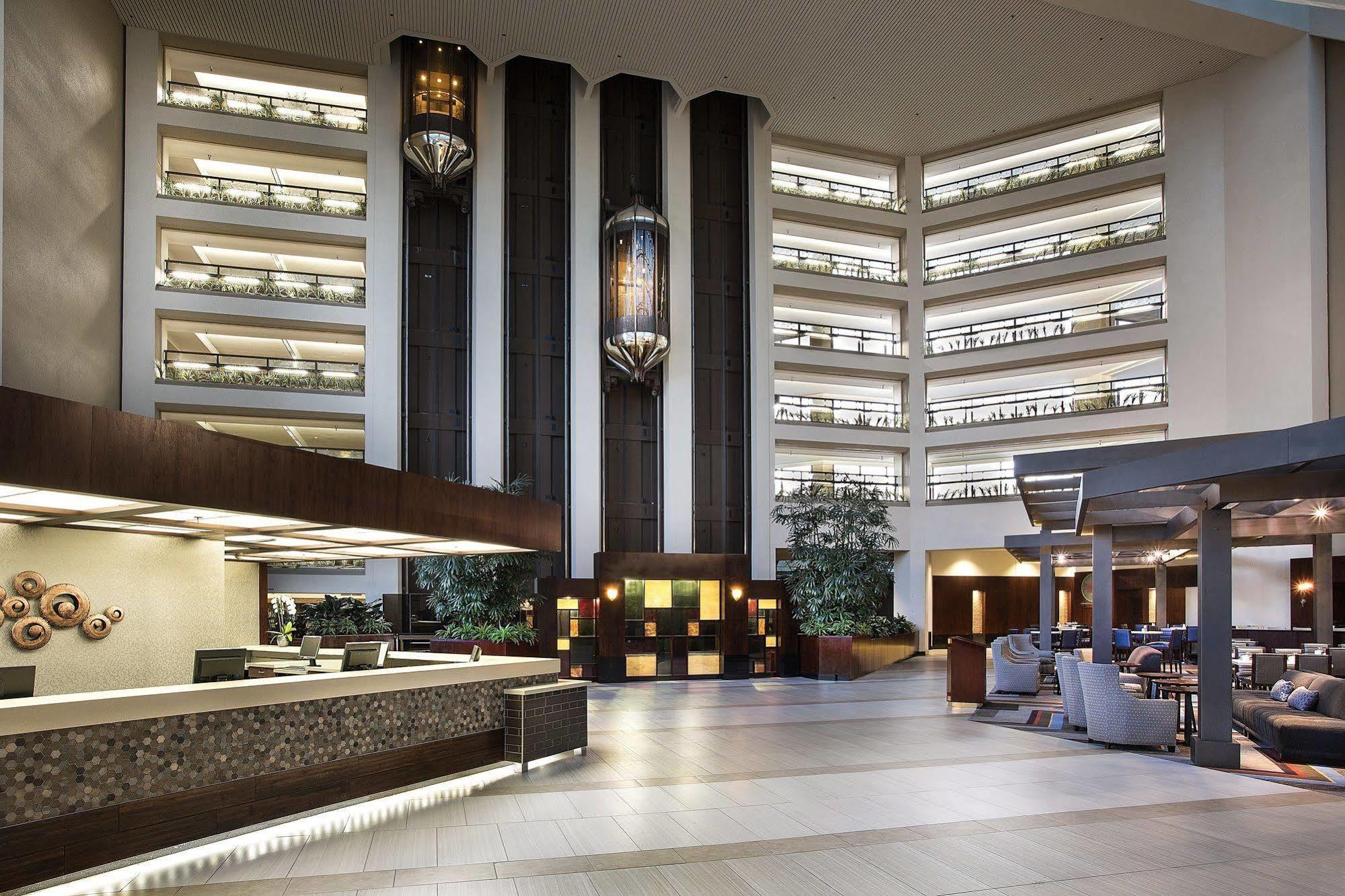 Hilton Bellevue Hotel Exterior photo